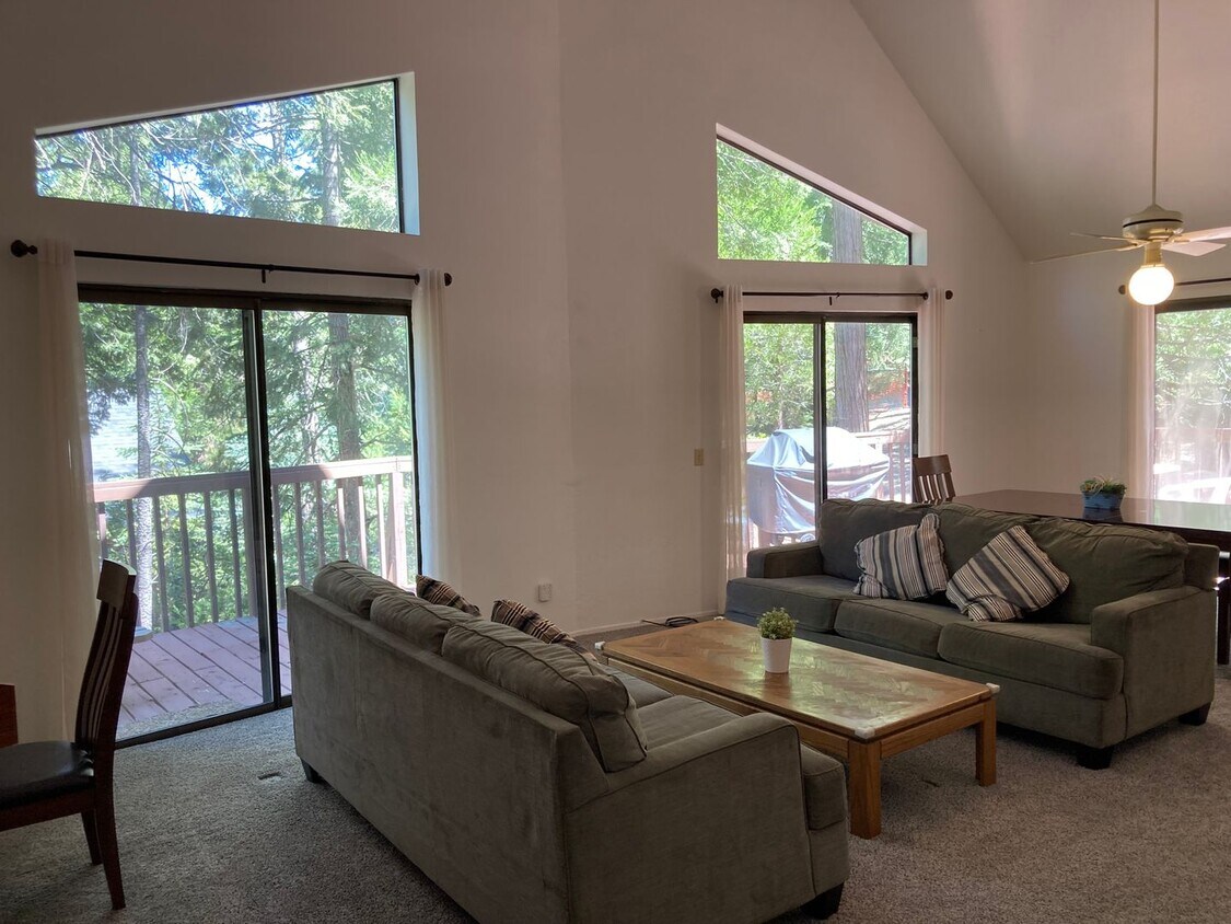 Primary Photo - Beautiful Chalet near main Road