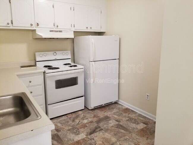 Foto del edificio - 4615 Chiswell Dr