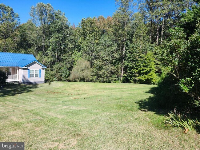 Foto del edificio - 8314 Myrtle Ln