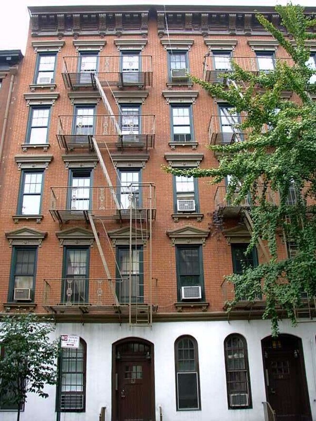Building Photo - 82 Horatio St