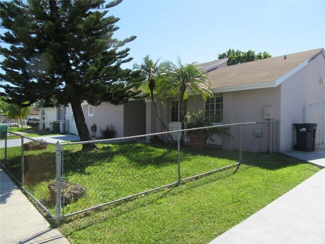 Foto del edificio - 3 br, 2 bath House - 12246 SW 203rd St