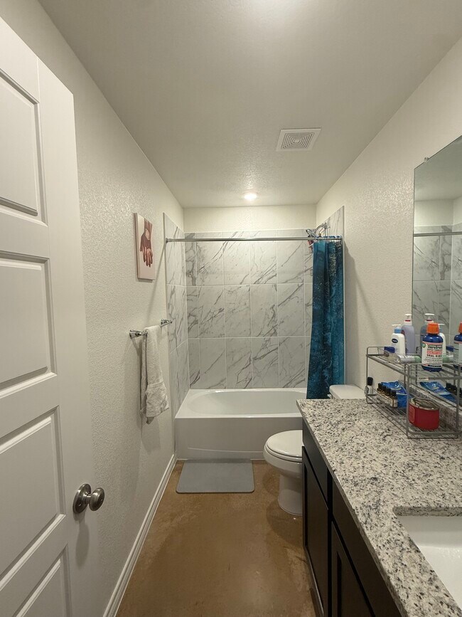 Foto del edificio - 1165 Lindsey Dr