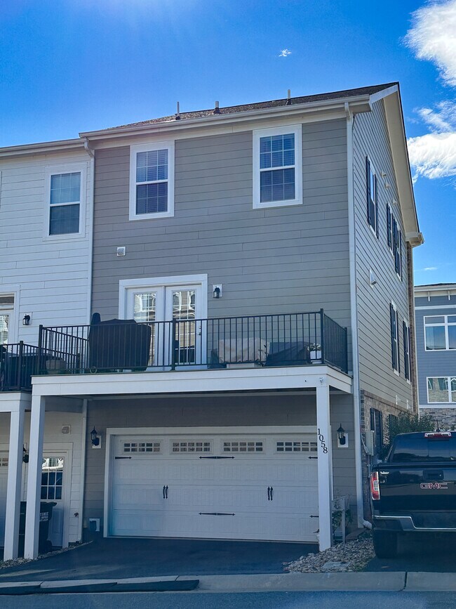 Building Photo - 1058 Old Trail Dr