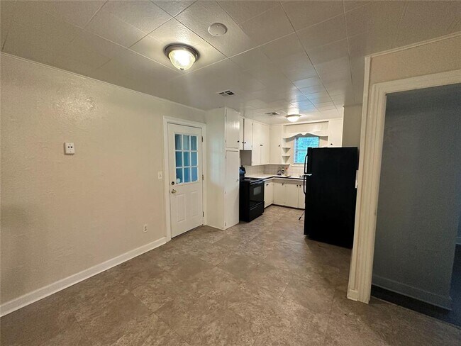 Building Photo - 1350 Classen Blvd
