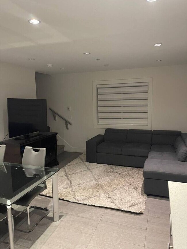 Photo du bâtiment - 1065 E 59th Ave