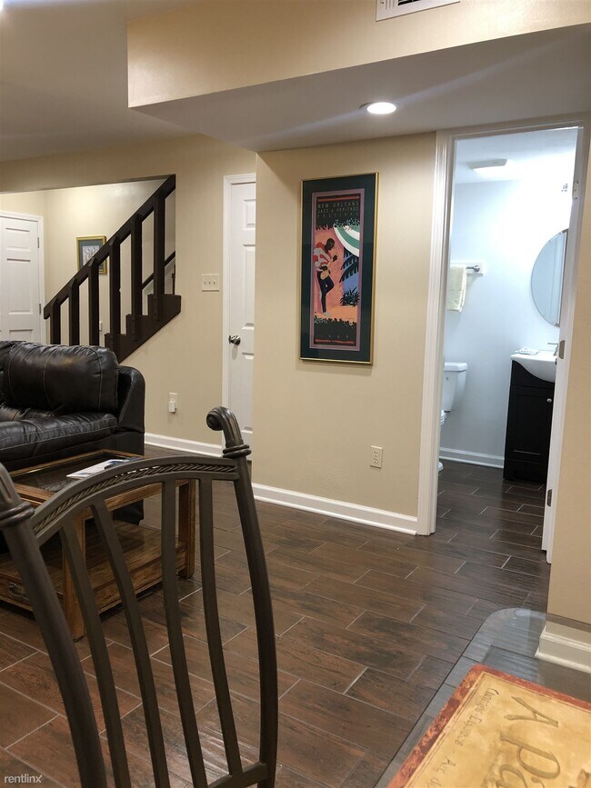 Building Photo - 3 br, 2.5 bath Townhome - 6 Shepard Court A