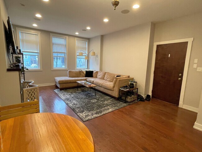 Foto del edificio - 3039 N Sheffield Ave