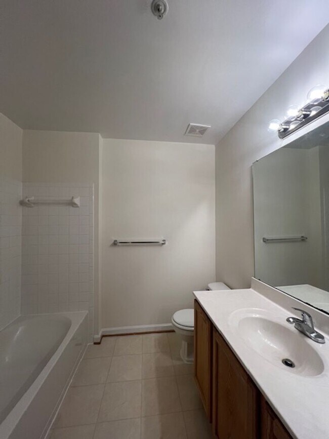 Foto del edificio - SPACIOUS TOWNHOUSE IN GERMANTOWN