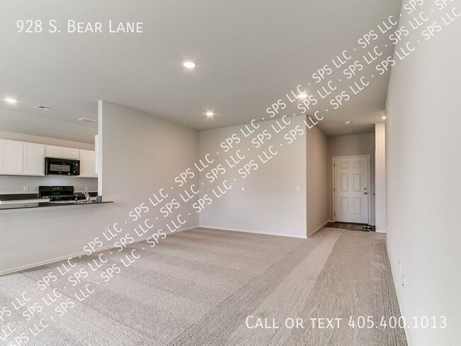 Building Photo - 928 S Bear Ln
