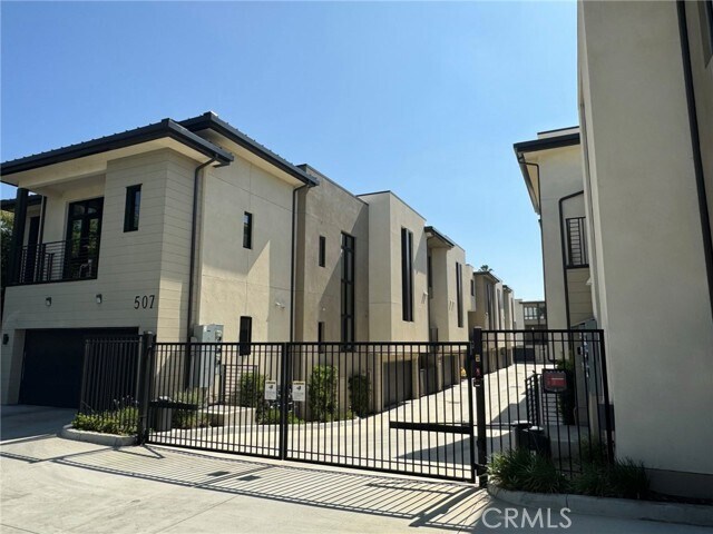 Building Photo - 507 N Santa Anita Ave