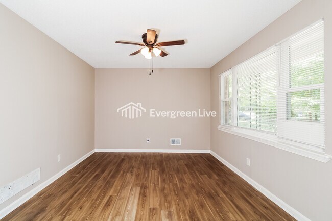 Foto del edificio - 1022 Birchwood Dr