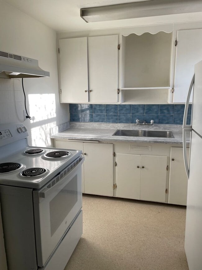 Building Photo - Cute Home In The Center Of Town!!!