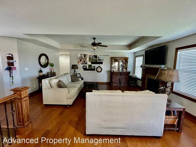 Foto del edificio - 4 br, 3 bath House - 400 Firethorn Ct.