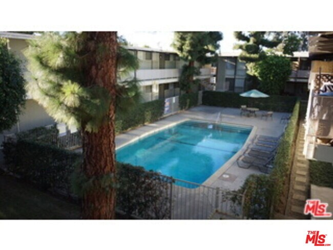 Foto del edificio - 11133 Rose Ave
