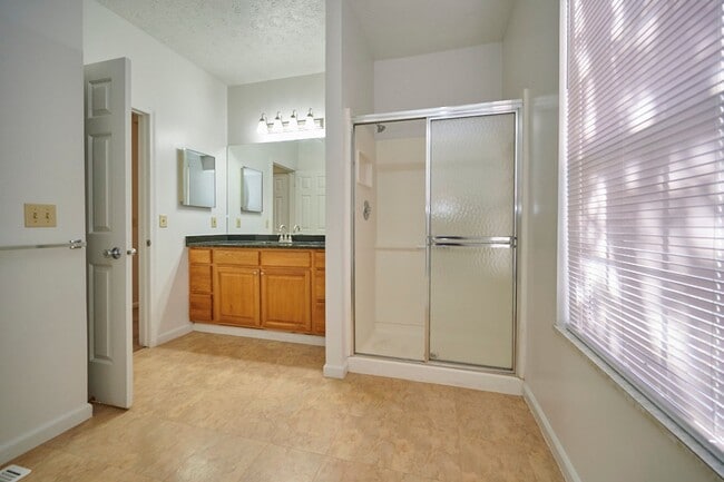 Building Photo - Grand Bay Apartments and Townhomes
