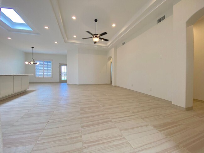 Foto del edificio - East El Paso 4bed/3bath Refrig A/C