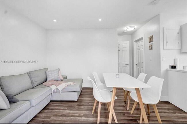 Foto del edificio - 685 SW 7th Terrace