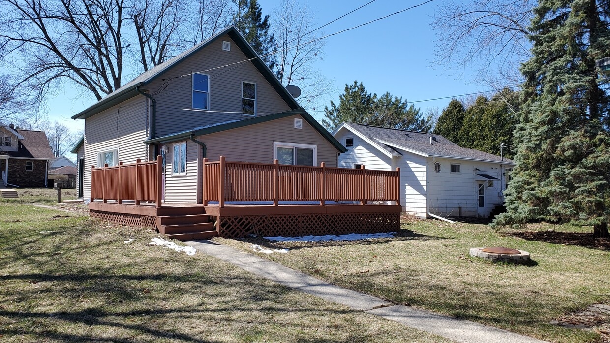 302 Whitney St, Kaukauna, WI 54130 House Rental in Kaukauna, WI