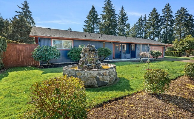 Foto del edificio - Charming Mid-Century Modern Ranch Home, 2 Bedroom 2 Bathroom, Lots Of Natural Lighting!