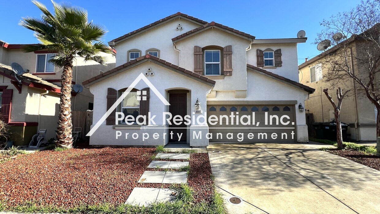 Foto principal - Florin Area 4bd/2.5ba House with 2 Car Garage