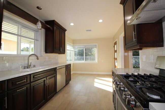 Building Photo - 1811 Coro Terrace