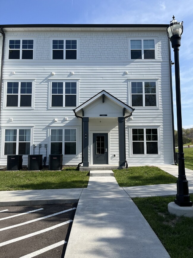Building Photo - Stylish, Modern Condo in Brentwood - New B...