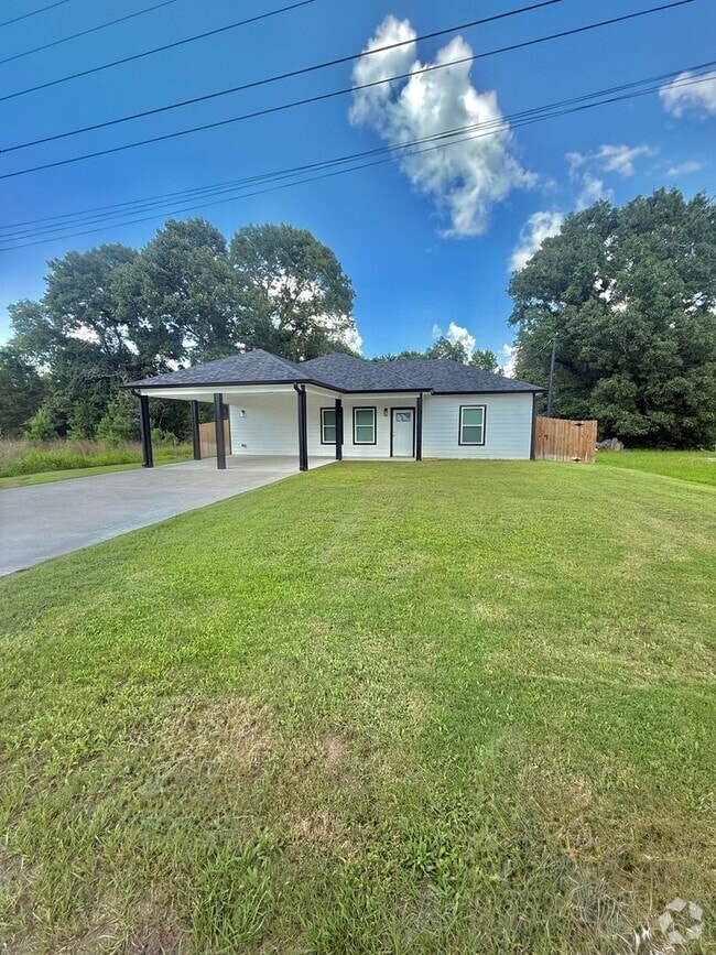 Building Photo - 164 Lake Rd