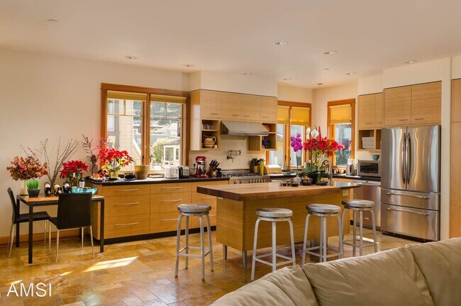 Foto del edificio - 4 br, 3 bath House - 301 Bridgeway