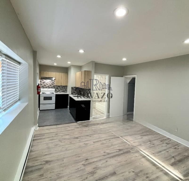 Building Photo - 10 Mitchell St