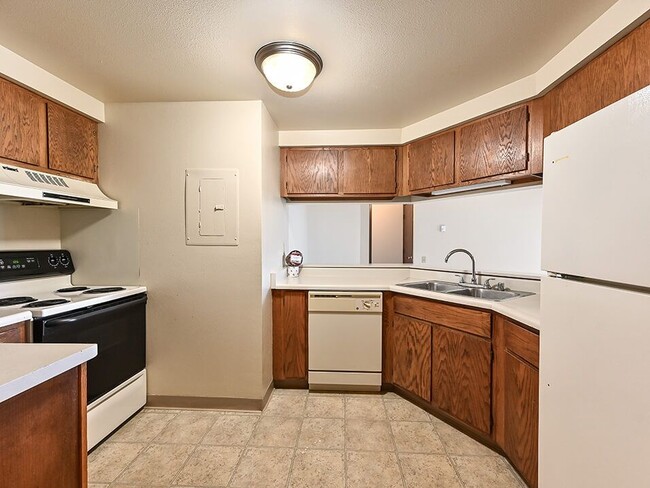 Breakfast Bar (in select homes) - Rivers Edge Apartments