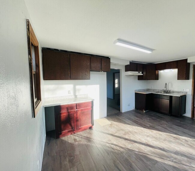 Foto del edificio - 250 Douglas Ave E