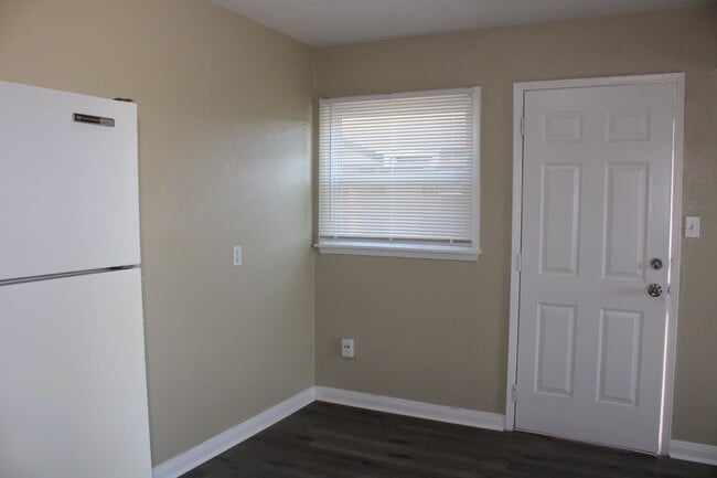 Building Photo - CLOSE TO TINKER! *PROMO FIRST FULL MONTH FREE!