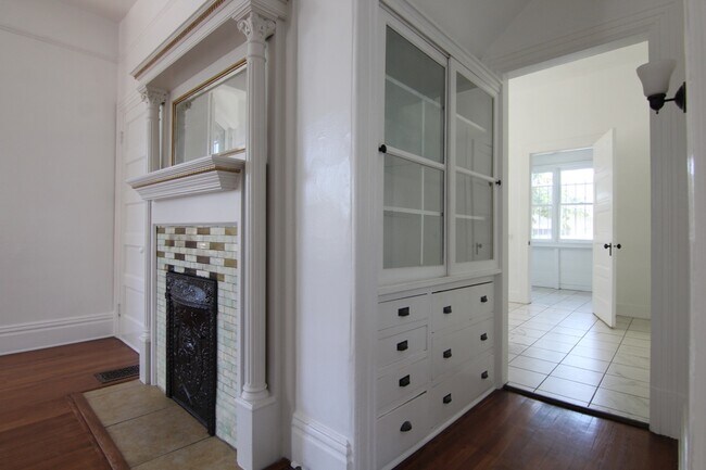 Building Photo - 1430 W 25th St