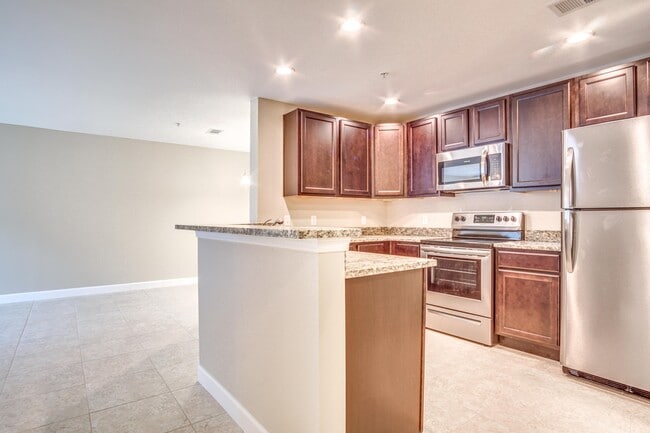 Building Photo - Beautiful Luxury 1B/1B Apartment in FWB in Pristine Nature Setting! ** 1 Month Free Rent PROMO*