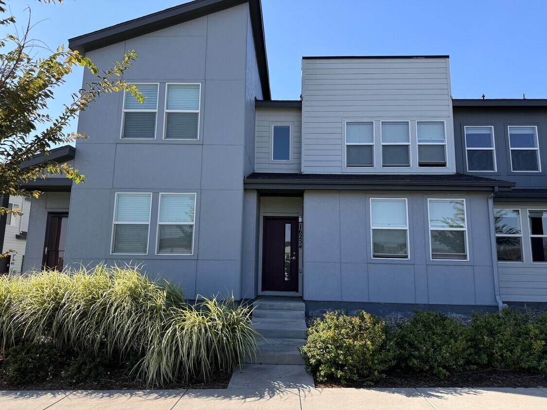 Primary Photo - 16254 E 47th Dr