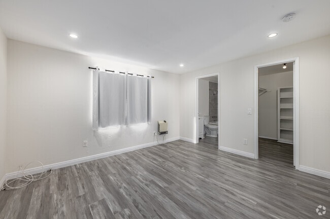 1BR, 1BA - 650SF - Bedroom - 14607 Gilmore St