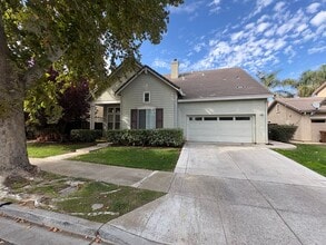 Building Photo - 123 Panorama Way
