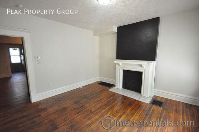 Building Photo - Available Now! Located in Weinland Park, j...