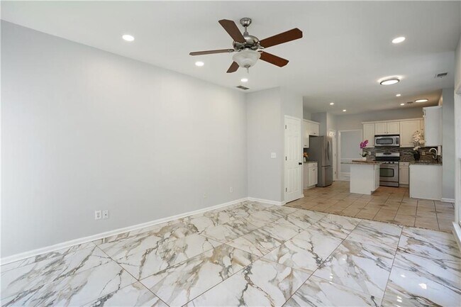 Building Photo - 272 Birchmore Walk