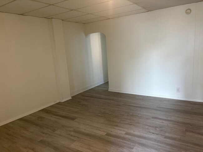 Foto del edificio - 5617 W Girard Ave
