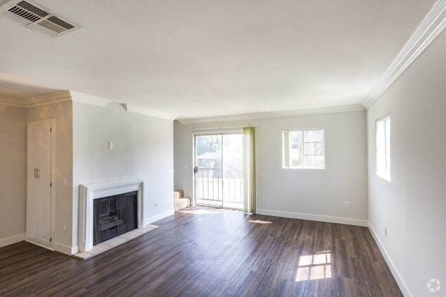 2BR, 1.5BA - dual story - 1000 SF - #216 - Town Center