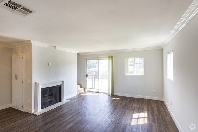 2HAB, 1.5BA - Unidad de dos pisos - 1,000 ft² - n.° 216 - Town Center