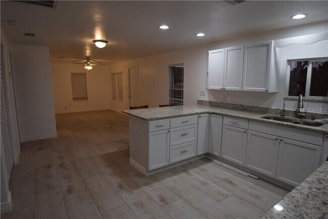 Building Photo - 1310 Golconda Rd