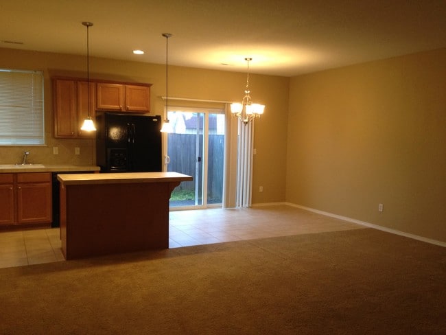 Building Photo - 58971 Greenbrier Loop