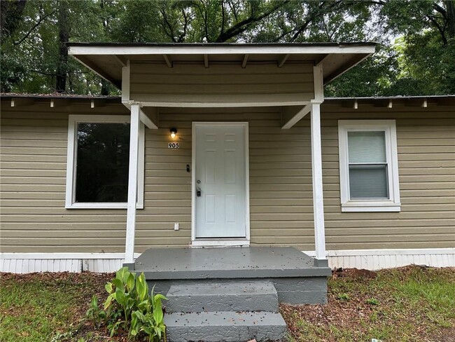 Building Photo - 905 Pansy Ct