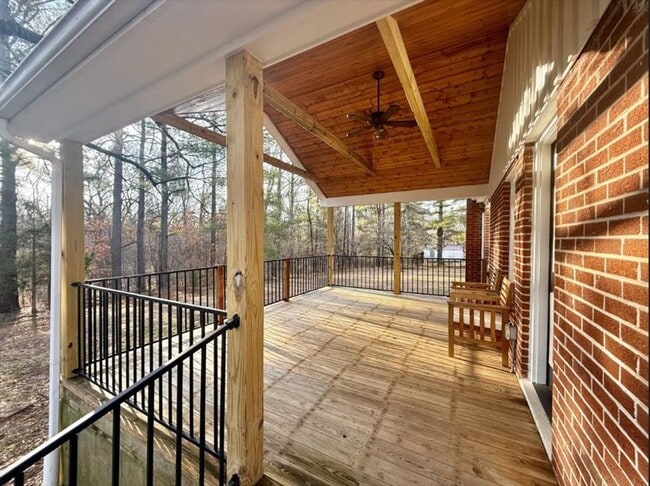 Building Photo - Beautiful brick home with full basement in Prospect