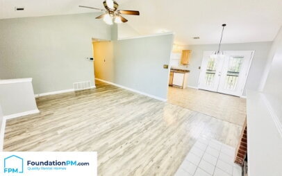 Building Photo - "Charming 4-Bedroom Memphis Home with Cozy Fireplace and Spacious Living!"