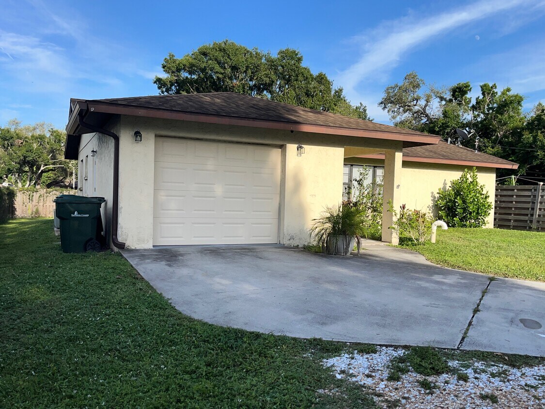 Photo - 3927 Worcester Rd (Sarasota, FL)