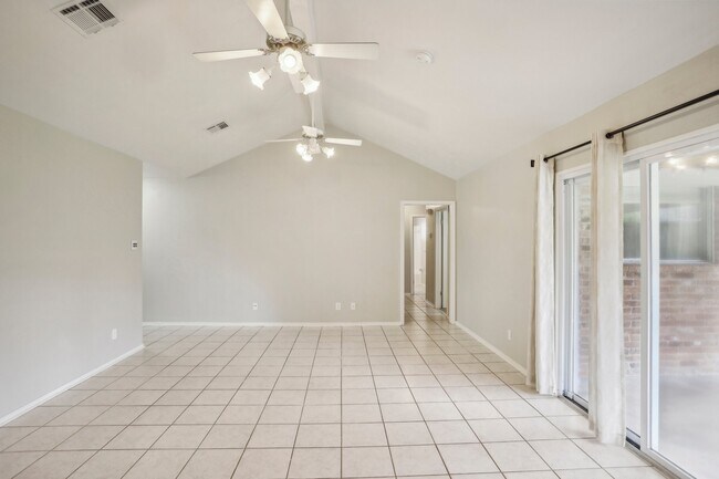 Foto del edificio - 722 Princeton Ln