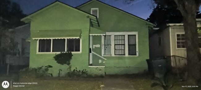 Building Photo - 1237 E Anderson St